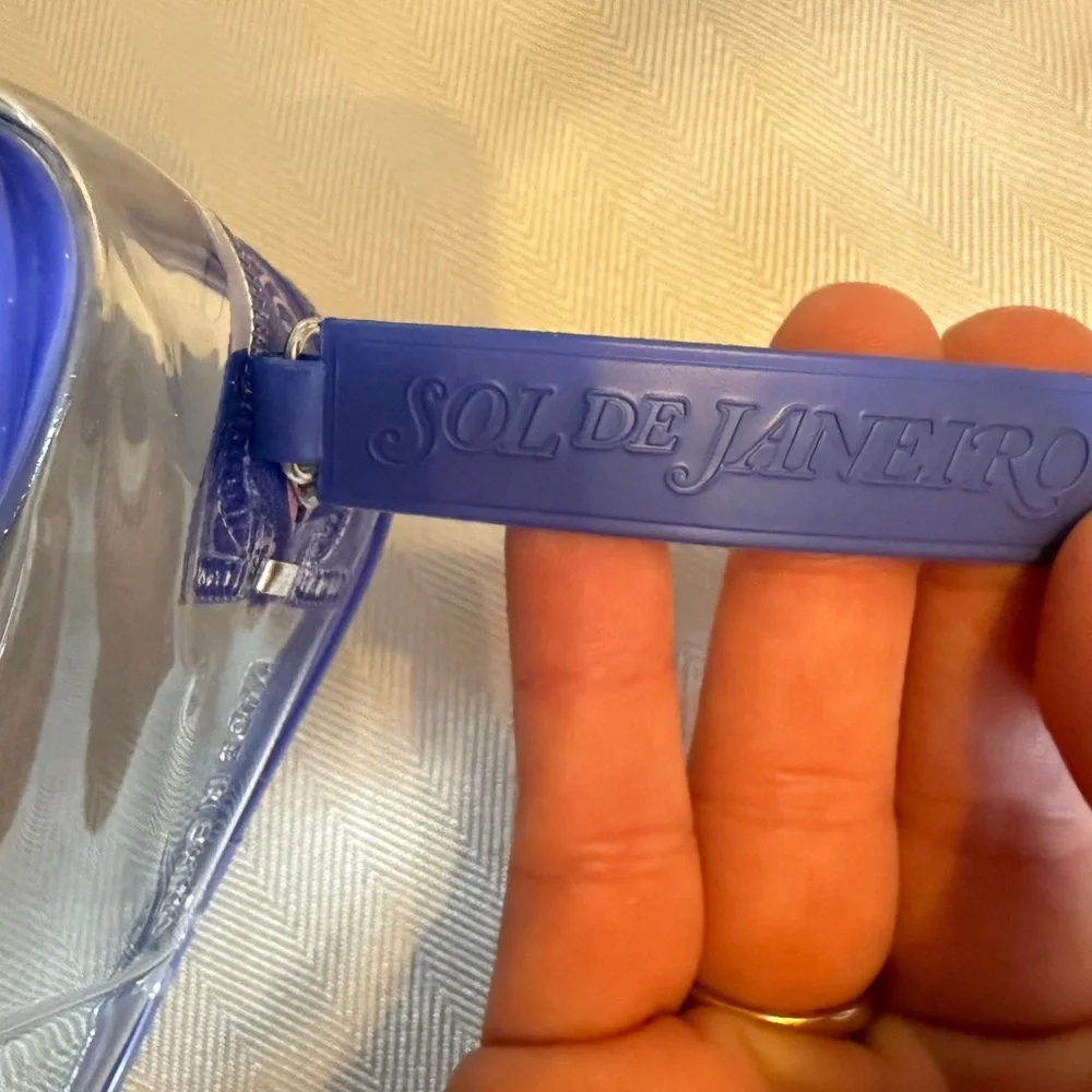 ❤️ 3/$25 Sol De Janiero Clear Cosmetics Bag